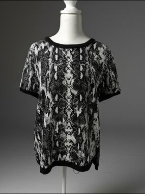 Calvin Klein Black & White Snake-Print Short Sleeve Top